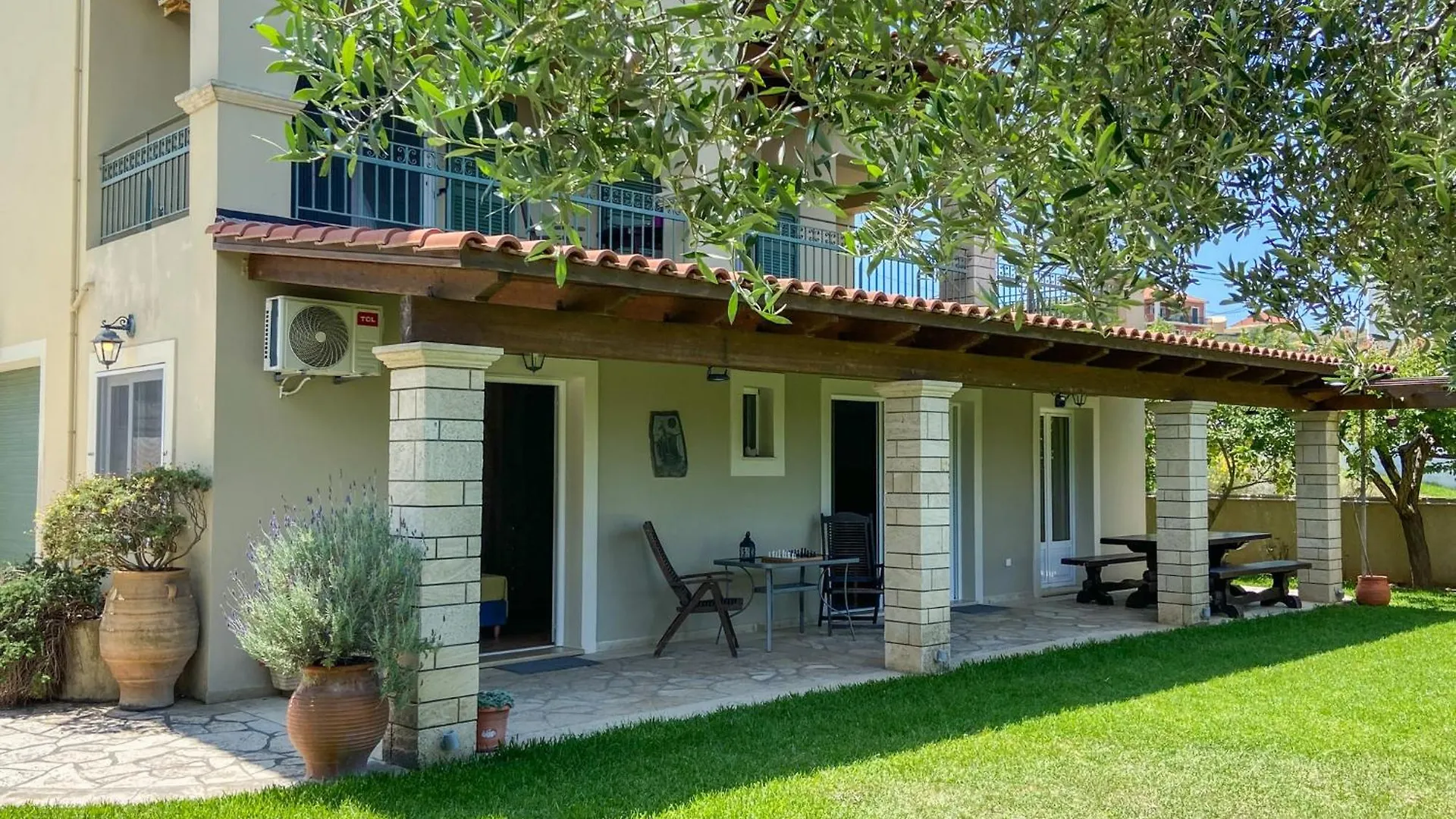 Ifigeneia'S Residence Khelmáta